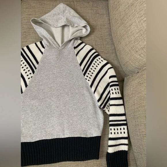 💫HP‼️💫 URBAN OUTFITTERS Hoodie w/ Knit Sleeves in Gray/Black/White, Small - Picture 5 of 7